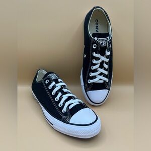 Converse low cut chuck taylor. Unisex men’s size 8 or women’s size 10